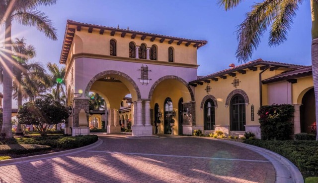 Beautiful and elegant villa in the Gated Community of Gran Paradiso