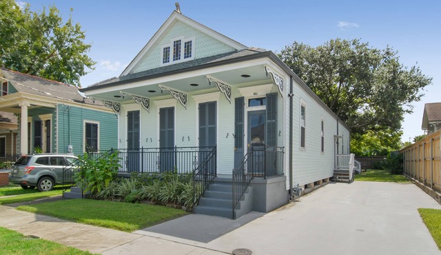Beautiful and Extravagant Home: 5 miles to the French Quarter and Business Ready