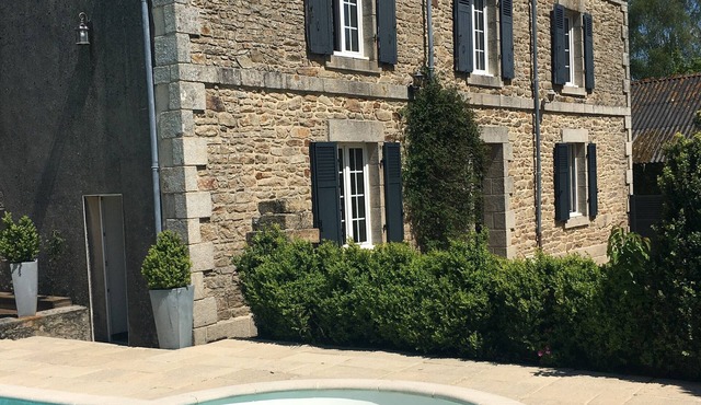 Beautiful and charming house with swimming pool in the countryside, near the sea