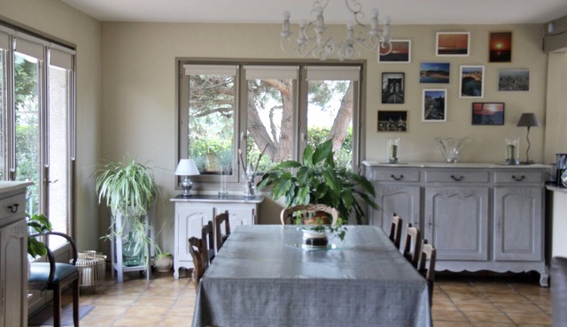 Beautiful and large house 8p 100m from the beach 50 m from the shops 3 bd 2 ba 6 beds