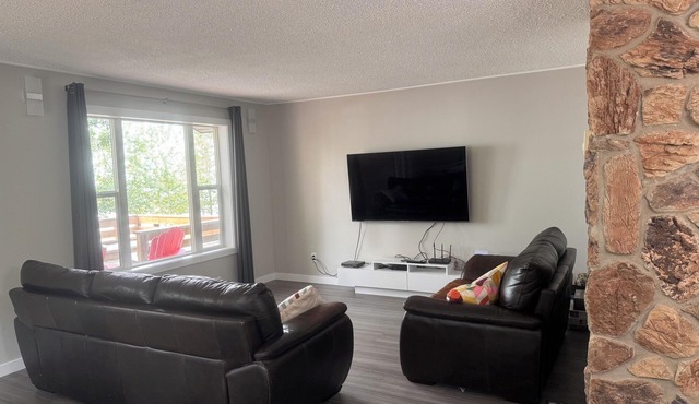 Beautiful and Newly Renovated Lakefront Cottage on Lake Manitoba