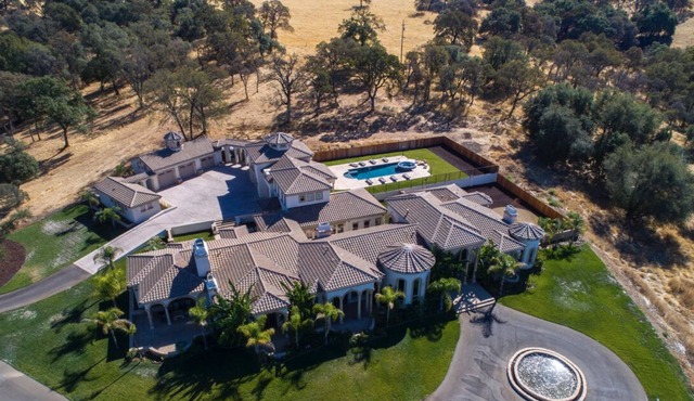 Beautiful and private estate . With breathtaking views.