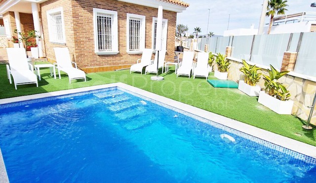 Beautiful and Peacefull 3 Bed Villa with Private Pool, AC