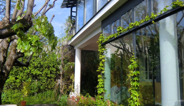 Beautiful and pleasant town house with shady garden in Forcalquier