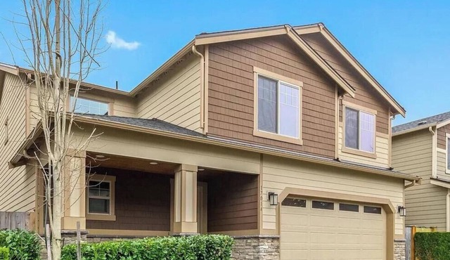 Beautiful and Pristine 4b/2.5b Home in Prime Lynnwood/Martha Lake Location