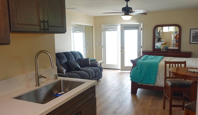 Beautiful and Private Newly-Remodeled Studio Apartment with Enclosed Patio