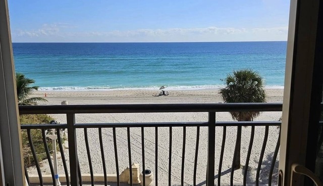 Beautiful and Private Oceanfront Condo