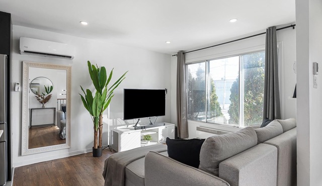 Beautiful and renovated house near Montreal and next to everything you need