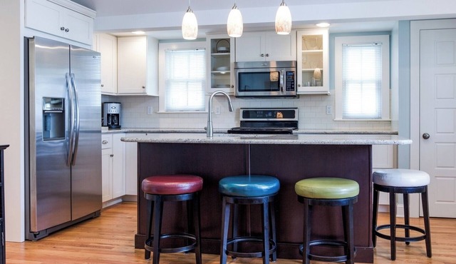 Beautiful and Romantic 1BR Cottage w/Beach Locker