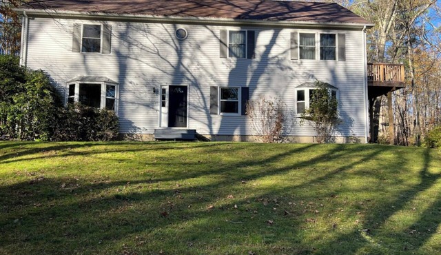 Beautiful and Roomy Country Setting