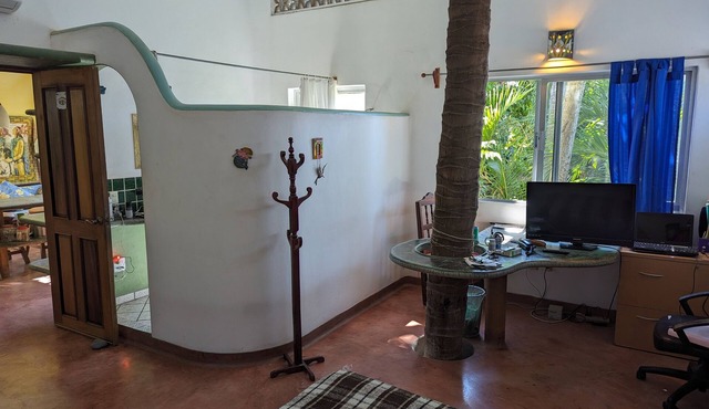 Beautiful and spacious 2 blocks from the beach and town center!