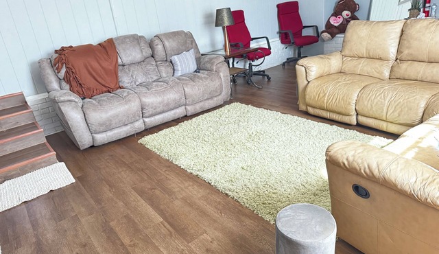Beautiful and Spacious 3-bedroom apartment in charming Bowling Green.