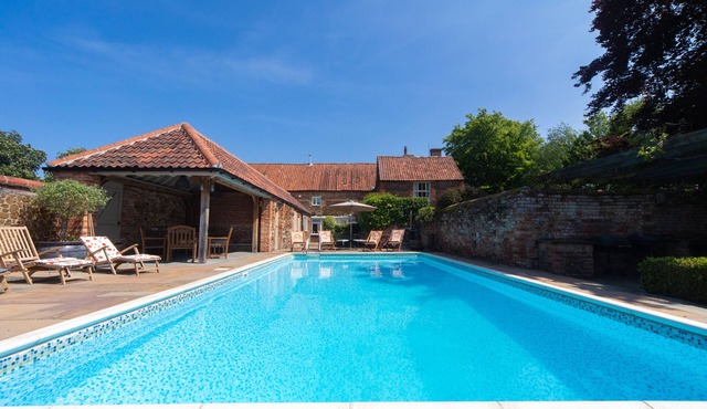 Beautiful and spacious farmhouse with pool