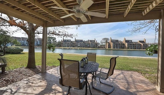 Beautiful and spacious luxury townhome overlooking Lake Conroe. 2 master suite