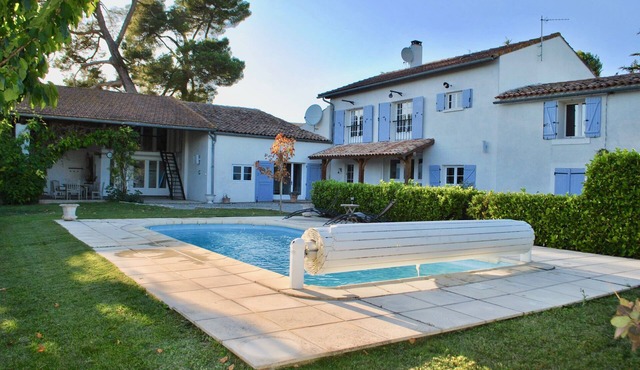 Beautiful and spacious 5 bedroom house, with pool, set in 12 acres