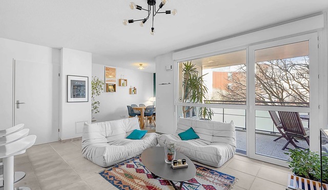 Beautiful And Spacious Apt At 19 Min From Downtown