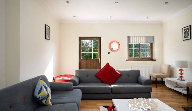 Beautiful and spacious five-bedroom property at the gateway to the Highlands