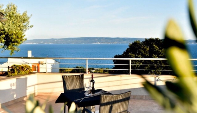 Beautiful and spacious penthouse with big terrace with sea view!