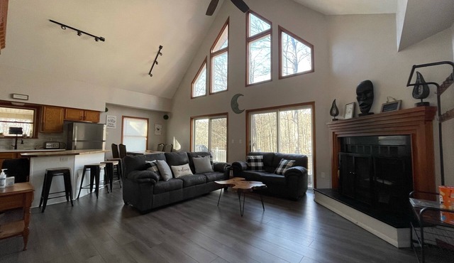 Beautiful and Spacious Pocono Chalet near all 4 season activities!