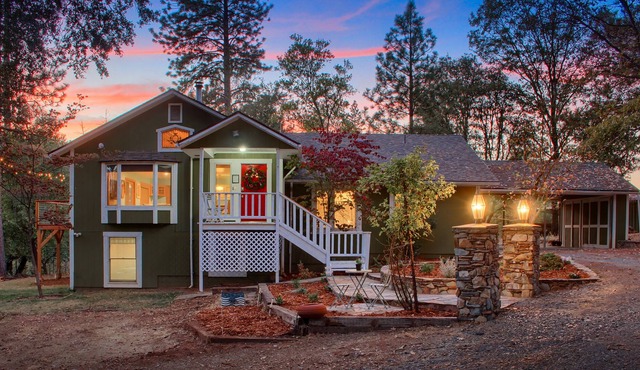 Beautiful and Spacious Manor w/ Hot Tub - Enjoy the Grandeur of Yosemite !