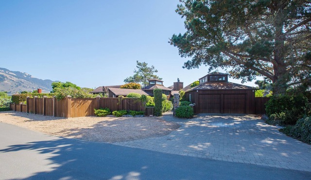 Beautiful and unique four bedroom home on the Seadrift lagoon