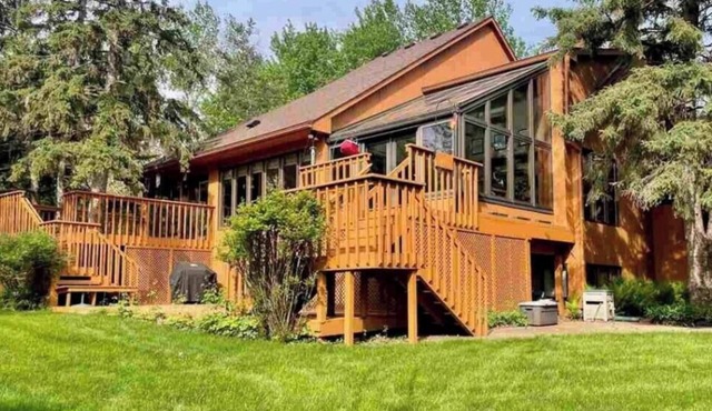 Beautiful and Unique 3 Bedroom Home in Saint Peter MN