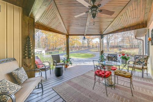 Beautiful and Unique Farmhouse 15 Mi to Saratoga