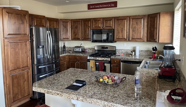 Beautiful and quiet townhouse in Rockrimmon area!