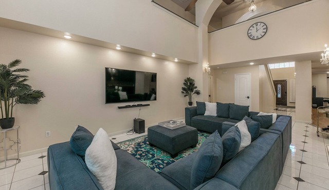 Beautiful and Very Spacious house 6 bed/3.5 baths