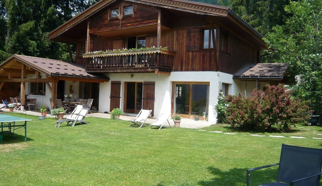 Beautiful apartment in chalet, 3 km from La Clusaz garden jacuzzi