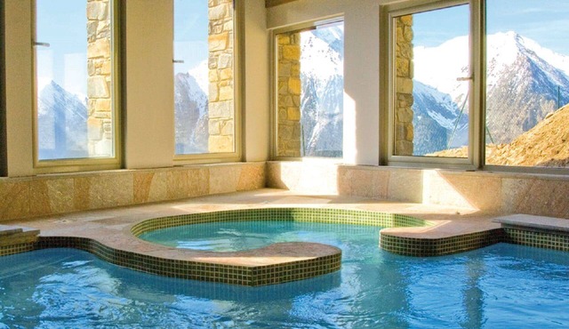 Beautiful * apartment on the slopes, swimming pool, jacuzzi, hammam, sauna .