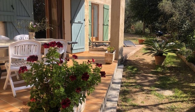 BEAUTIFUL APART. 80M² well equipped GROUND FLOOR VILLA with pleasant garden