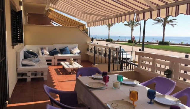 Beautiful apartment with large terrace on the beach in Porto Zaparaya