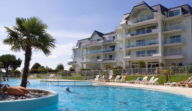 Beautiful apartment for 6 guests with WIFI, pool, TV, terrace, pets allowed and parking