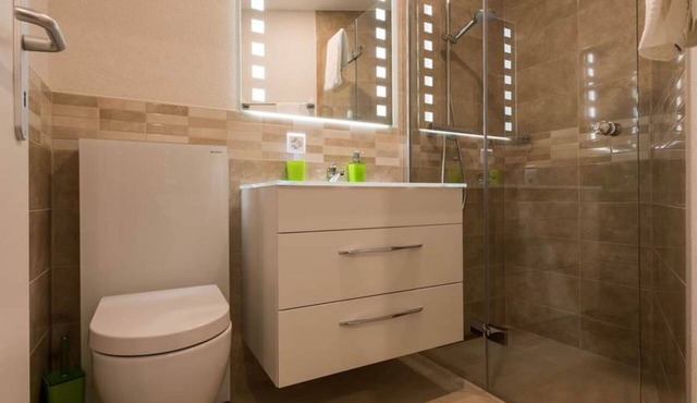 Beautiful apartment for 3 guests with hot tub, WIFI, TV and balcony