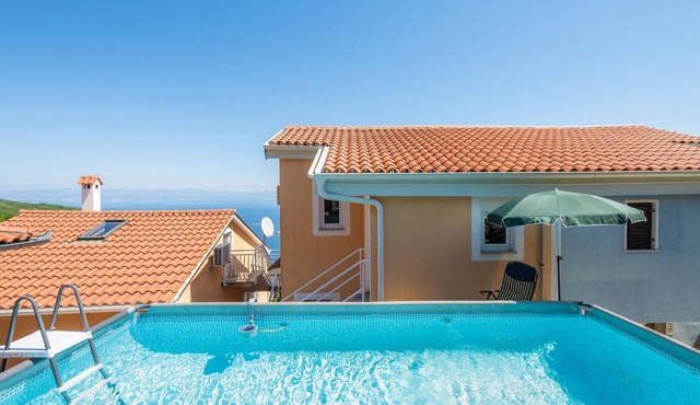 Beautiful apartment with stunning views over Kvarner Bay and above-ground pool
