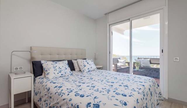Beautiful apartment with fantastic sea views