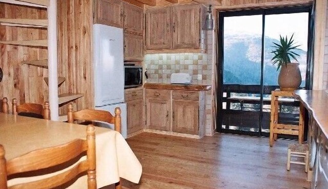 Beautiful apartment in a residence in wood on the slopes.