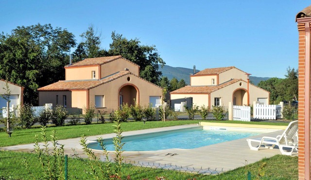 Beautiful apartment in villa for 8 guests with private pool, TV, terrace and pets allowed