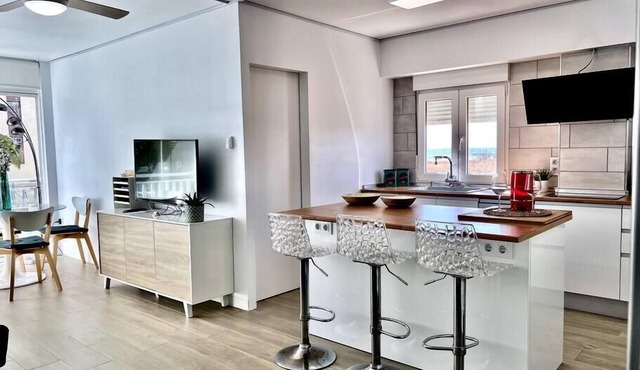 Beautiful apartment by the sea