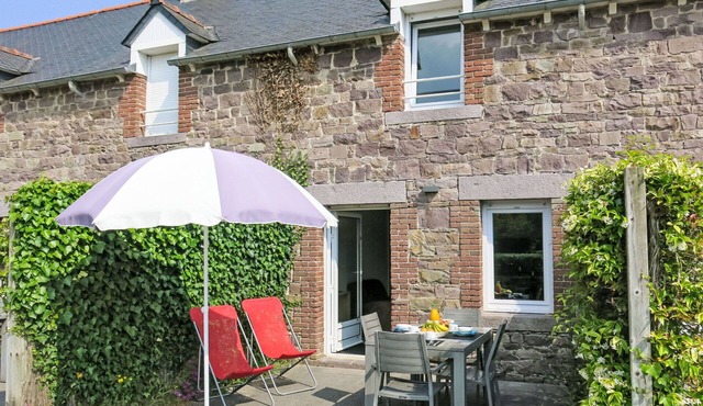 Beautiful apartment in villa for 4 guests with WIFI, TV, terrace and pets allowed