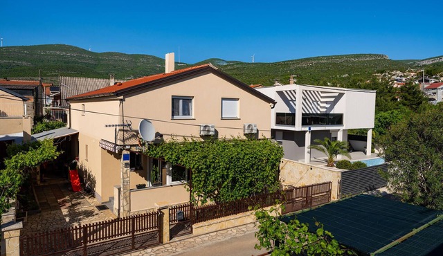 Beautiful apartment in Gornji Karin with WiFi