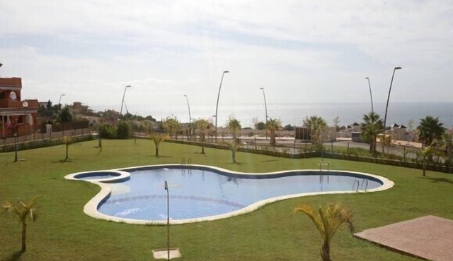 Beautiful apartment 500 m from the beach with private garden and sea views