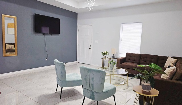 Beautiful Apartment 9 min to Mercedes Outlets