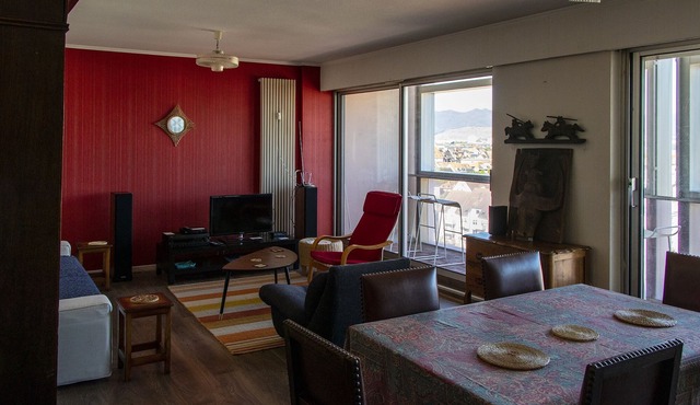 Beautiful apartment:90m2, perfectly located and equipped, superb view, free parking.