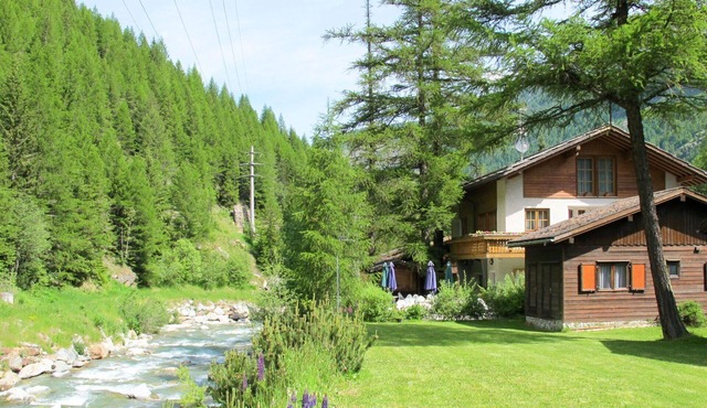 Beautiful apartment in villa for 6 guests with WIFI, TV, patio and pets allowed