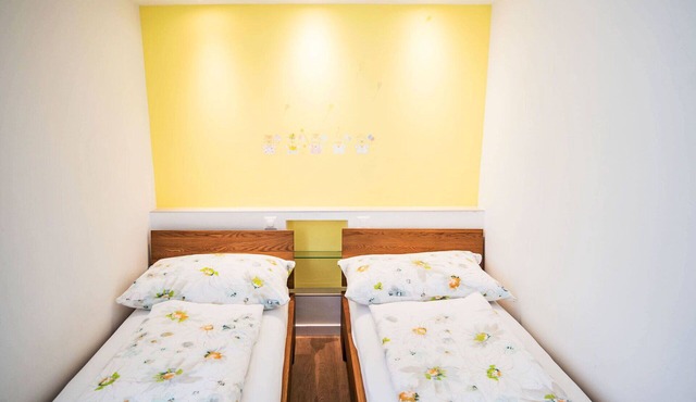 Beautiful apartment for 5 guests with WIFI, TV and balcony
