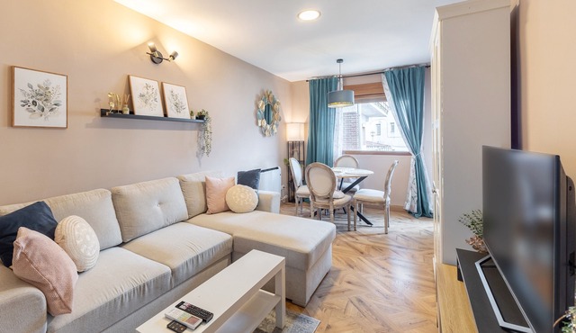 Beautiful Apartment with Sierra de Gredos Views, Wi-Fi & Air Conditioning in Piedralaves