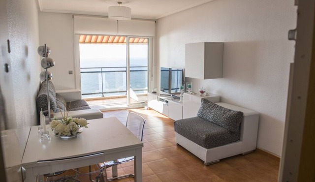 Beautiful apartment facing the sea