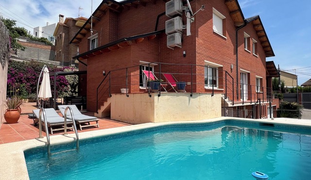 Beautiful apartment, garden and swimming pool, 20km from Barcelona, suitable for pets